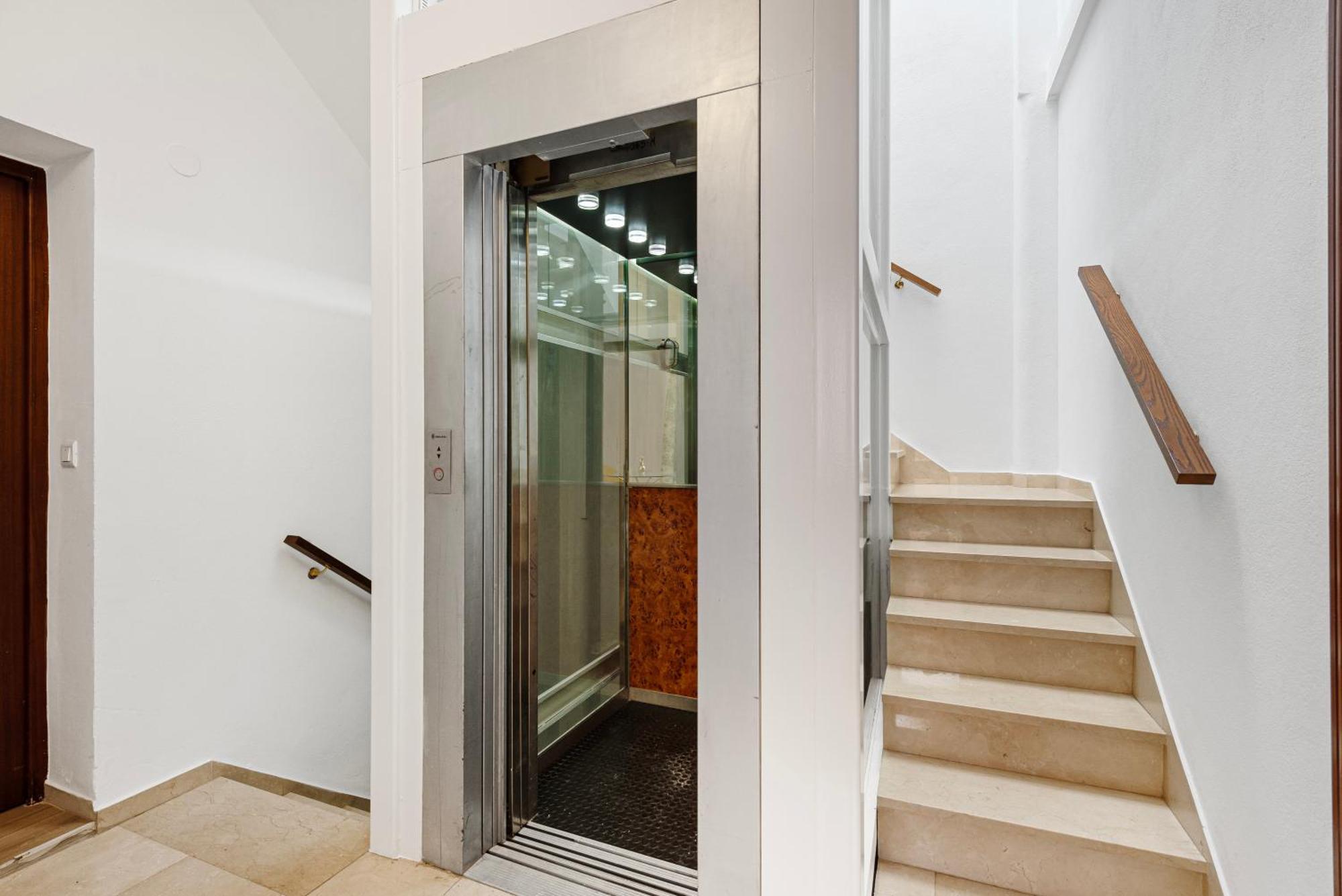 Trinidad Grund Centro Apartment Malaga Luaran gambar